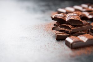 به‌طور کلی انواع شکلات‌ به سه دسته، تلخ، شیری و سفید تقسیم می‌شوند. مضرات خوردن شکلات 