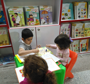 در موقع خرید کتاب از نمایشگاه کتاب تهران از کودکان غافل نشوید. 
